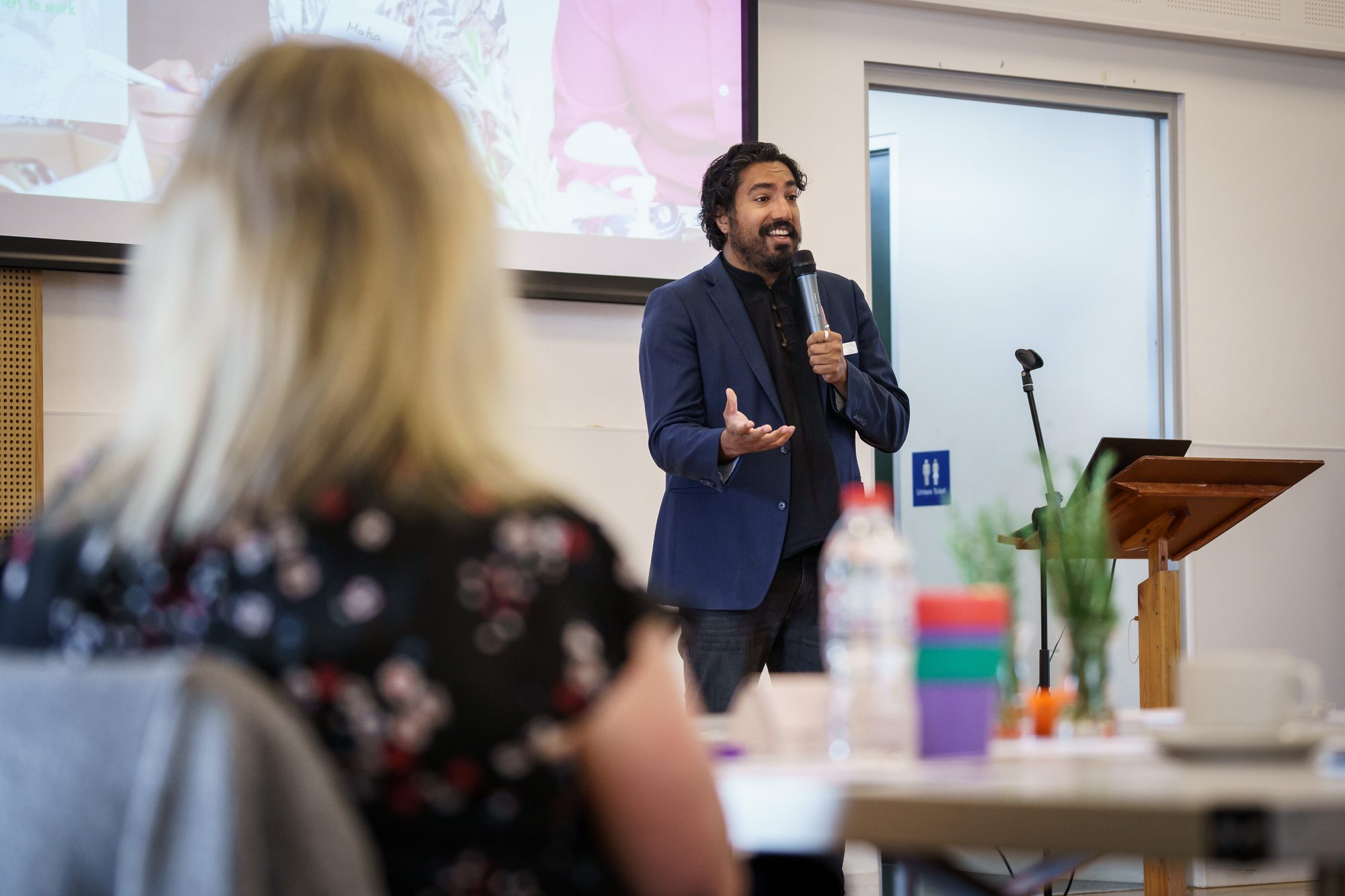 Shankar Kasynathan presenting to a workshop group